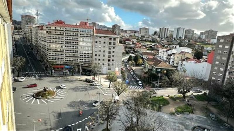 Foto f473e612-ff93-4f22-85f4-e47e272f8831. Zweistöckige wohnung mit heizung parking in Plaza de la industria Vigo