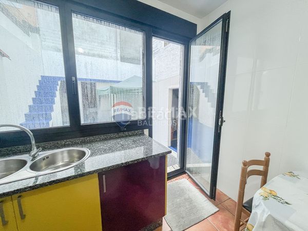 Foto fee0944b-f3b7-486f-8a5a-b7701c30dce1. Casa aparellada a Guarda (A)