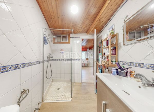 Foto bddbf0a4-6119-4db7-9256-8a125f4f5d23. Pis a Comesaña - Matamá Vigo