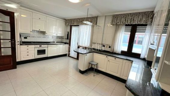 Foto 4816a826-733d-4e4f-884d-10c948fbaa2a. Pis amb calefacció aparcament a Plaza de la industria Vigo