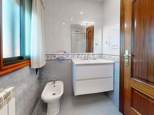 Foto 6bde276e-ce08-4f7f-a9f7-b590adc92f25. Casa amb calefacció aparcament a Sardoma - Castrelos Vigo