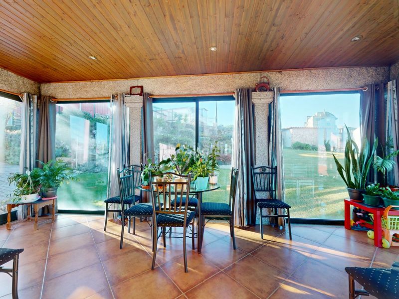 Foto bf80c999-58c2-4aaf-805d-1a2fbb88f503. Casa amb calefacció aparcament a Sardoma - Castrelos Vigo