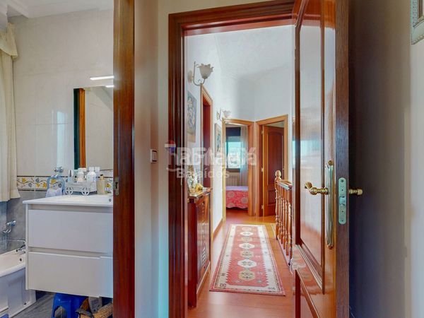 Foto e03069b3-5418-4d49-8de8-c6dfe1bf46bb. Casa amb calefacció aparcament a Sardoma - Castrelos Vigo