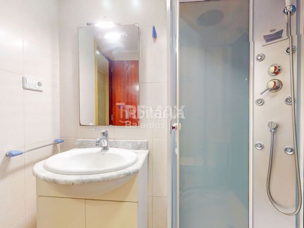 Foto ef4f108b-5daa-44e3-b5f1-04a3e3dbbb4c. Pis amb calefacció aparcament a Berbés - Peritos Vigo