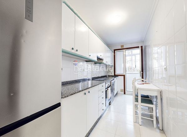 Foto 0d81c21d-a337-4cd2-9244-b12507a360f4. Pis amb calefacció aparcament a Teis Vigo