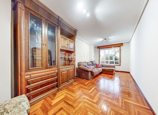 Foto 153a5a97-0267-4df8-88dd-34041182fa06. Pis amb calefacció aparcament a Teis Vigo