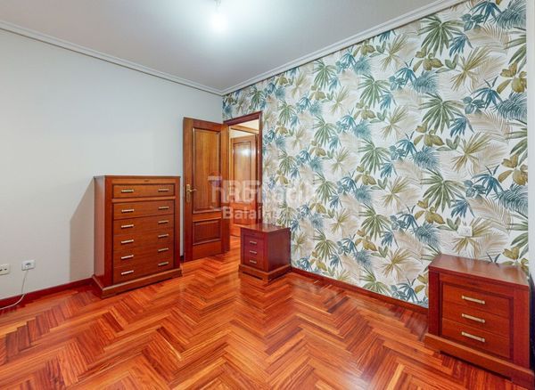 Foto 96d1cf61-1f2e-4fa5-b81a-5614bf18e2e1. Pis amb calefacció aparcament a Teis Vigo