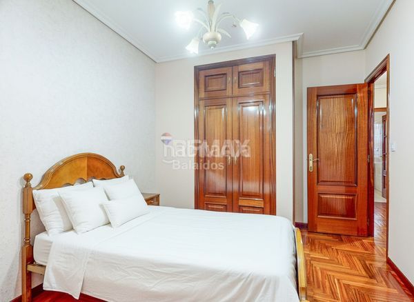 Foto bd163a35-8256-46a0-b896-e925176614a4. Pis amb calefacció aparcament a Teis Vigo