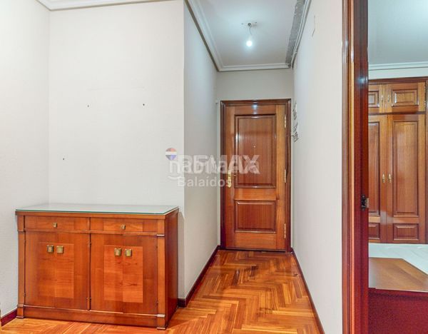 Foto cc8bfdd4-db27-47a0-a002-8a801db8cf8a. Pis amb calefacció aparcament a Teis Vigo