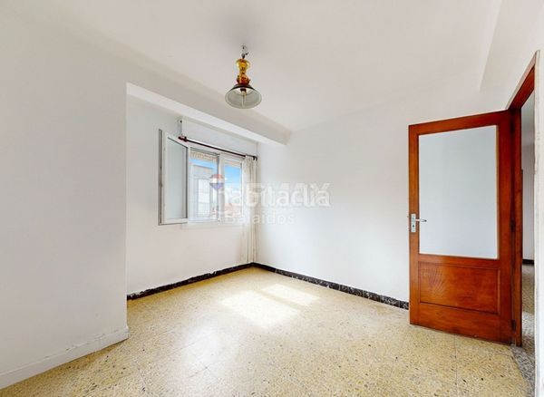 Foto b21e2974-a8ad-403d-9c56-b70a589bc9e9. Pis a As Travesas - Balaidos Vigo