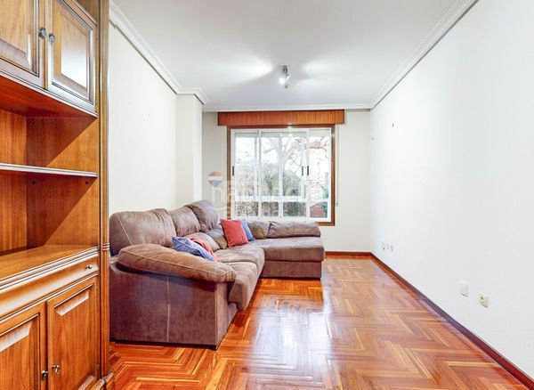 Foto 3405f076-592d-4260-9938-dd07c9de2c99. Pis amb calefacció aparcament a Teis Vigo