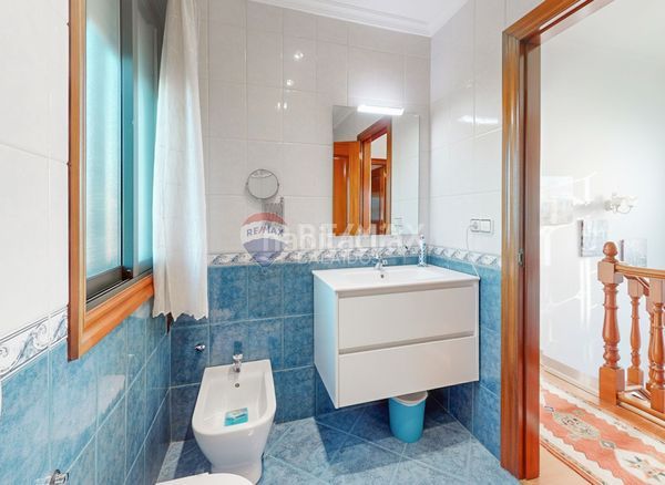 Foto 2f27a7c6-e116-424b-818d-e175c7c0513c. Casa amb calefacció aparcament a Sardoma - Castrelos Vigo