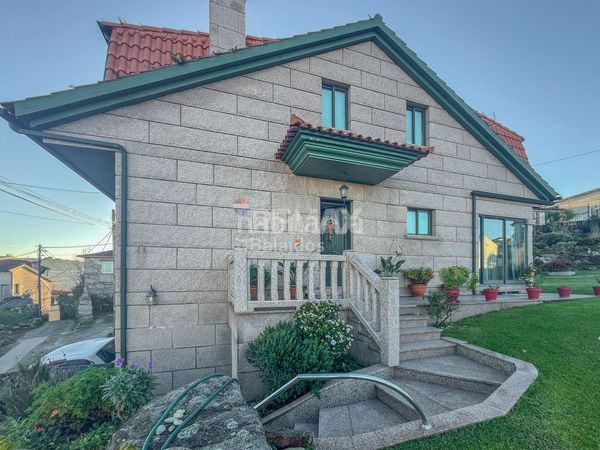 Foto 4b7a60a5-d55e-4b90-bbec-1014215ee519. Casa amb calefacció aparcament a Sardoma - Castrelos Vigo