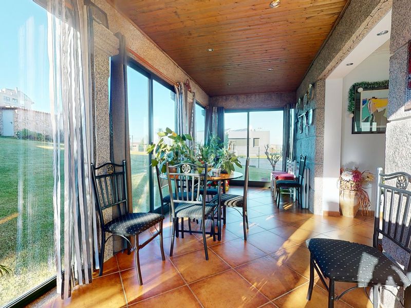 Foto 61f10bb9-73e7-4244-8965-9efda48447e2. Casa amb calefacció aparcament a Sardoma - Castrelos Vigo