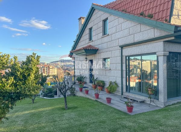 Foto 89abb04d-1970-495c-bc20-328c6633cbb9. Casa amb calefacció aparcament a Sardoma - Castrelos Vigo