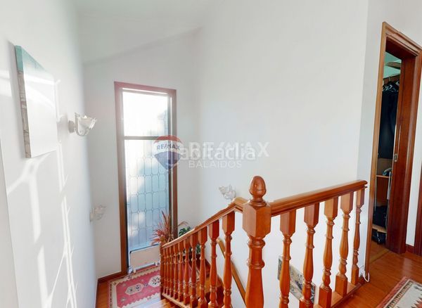 Foto b086af3c-0695-46ac-b70b-2fcc1d66ba85. Casa amb calefacció aparcament a Sardoma - Castrelos Vigo