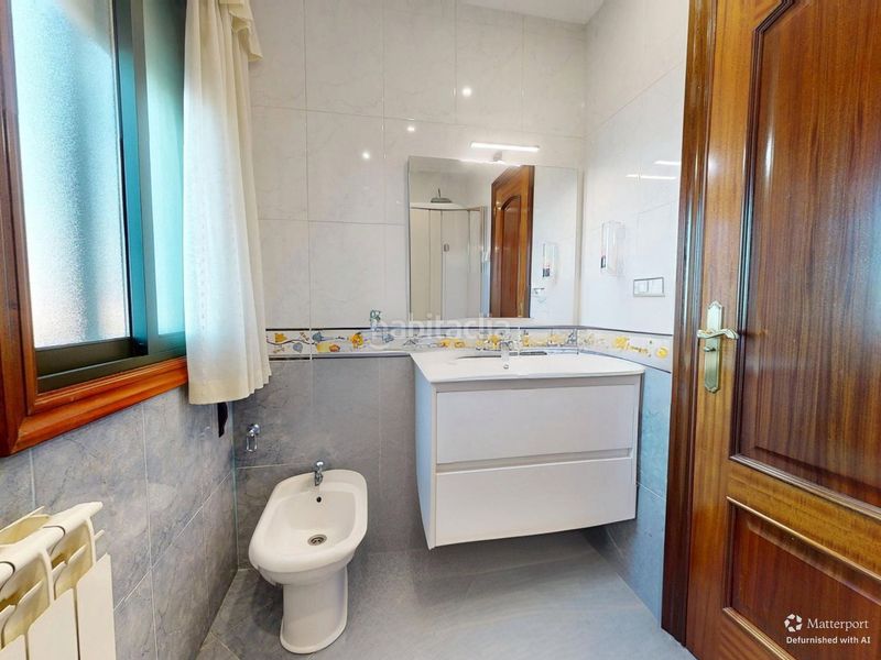 Foto c9291cd0-aa5c-4374-9589-f16e42e83ec4. Casa amb calefacció aparcament a Sardoma - Castrelos Vigo