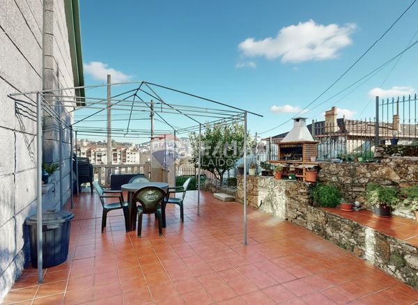 Foto d91e9f41-d627-4f39-85e7-99fb400cf737. Casa amb calefacció aparcament a Sardoma - Castrelos Vigo