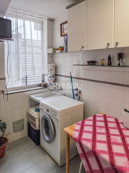 Foto 15c19cf8-bbf0-44f5-ab8e-0d51437cf90e. Pis amb calefacció aparcament a Plaza España - Corte Inglés Vigo