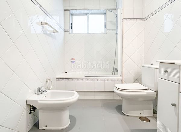 Foto 3aa13d69-d262-4af7-940e-f16ef6c07c6e. Pis amb calefacció aparcament a Plaza España - Corte Inglés Vigo