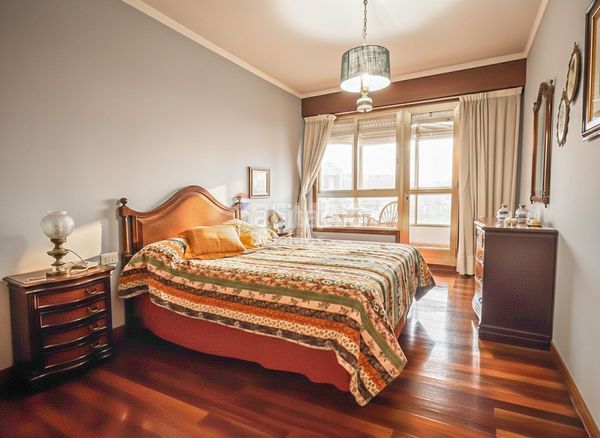 Foto 93d55c2a-e5c0-4e09-a430-44d1cde67e77. Pis amb calefacció aparcament a Plaza España - Corte Inglés Vigo