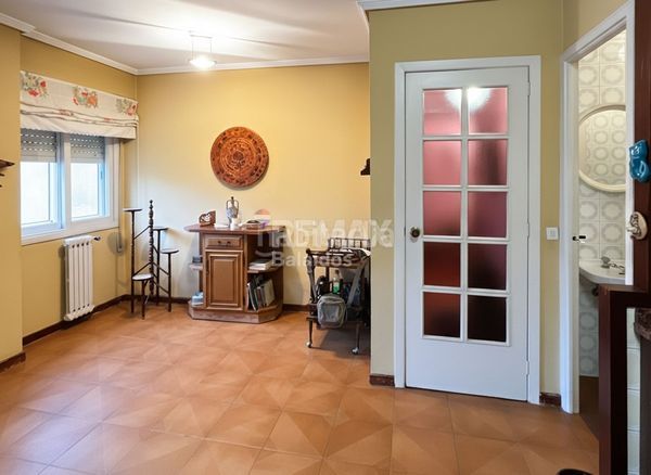 Foto c6c90191-e0d8-4ce2-b261-3b722ede75e5. Pis amb calefacció aparcament a Plaza España - Corte Inglés Vigo