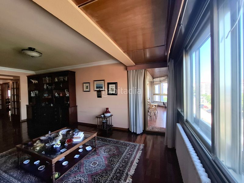 Foto d9271f40-5f8a-428e-857f-08cb67dc9a0c. Pis amb calefacció aparcament a Plaza España - Corte Inglés Vigo