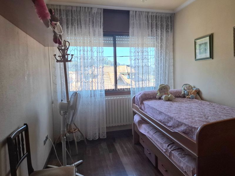 Foto b2fd6c86-3434-465d-aee2-f43afb3d3343. Casa adossada amb calefacció a Comesaña - Matamá Vigo