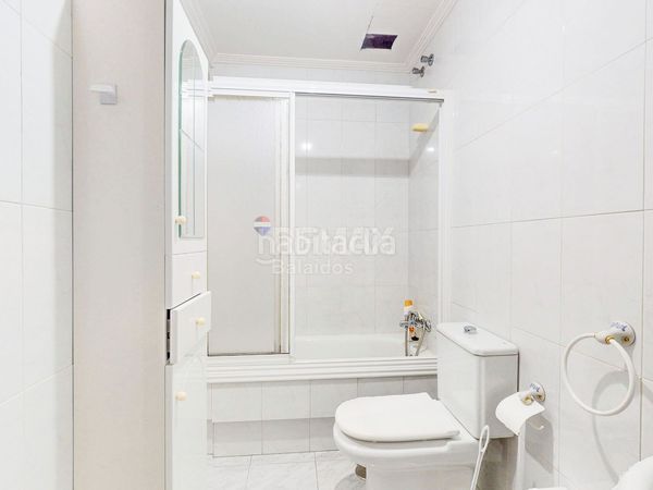 Foto f95d805a-4217-4c35-b541-176a8f06d7d9. Pis amb calefacció aparcament a Teis Vigo
