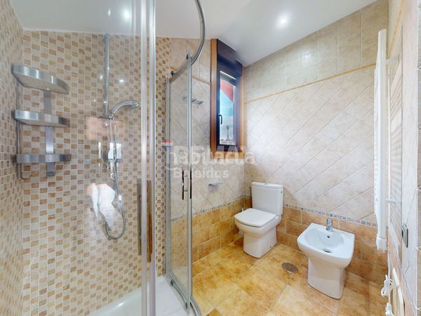 Foto 44b44a51-33a2-442d-b521-def30d52e37f. Casa amb calefacció aparcament a Coruxo - Oia - Saiáns Vigo