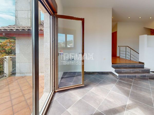 Foto 79b12690-fd42-49f0-9f6b-4a14101e59ed. Casa amb calefacció aparcament a Coruxo - Oia - Saiáns Vigo