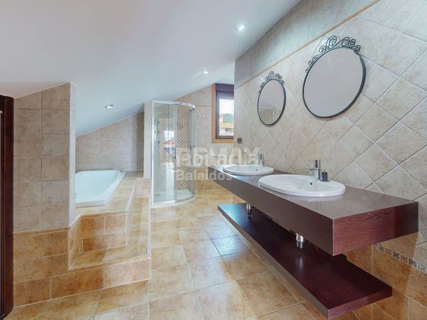 Foto b017d5fd-955c-45a6-a71a-74e33d535d0a. Casa amb calefacció aparcament a Coruxo - Oia - Saiáns Vigo
