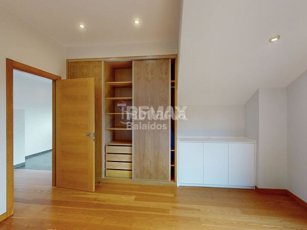 Foto f712884c-4810-4c3c-b72f-ddea71a0bab2. Casa amb calefacció aparcament a Coruxo - Oia - Saiáns Vigo