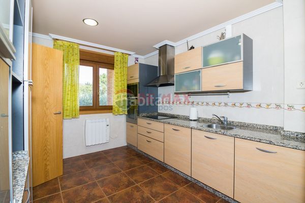 Foto 87884248-798f-4ef0-9c25-179a665b0480. Casa en Guarda (A)