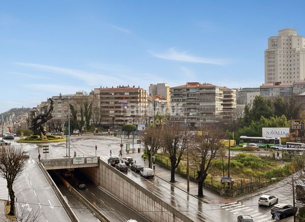 Foto aec64330-5ff7-441e-86bb-7c12d9c2d45e. Pis amb calefacció aparcament a Plaza España - Corte Inglés Vigo