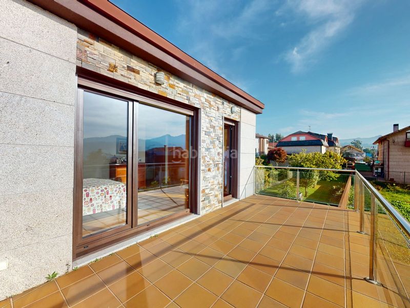 Foto 48bc9921-a135-4d4a-8736-1277363ecb30. Casa amb calefacció aparcament piscina a Valadares - Beade Vigo