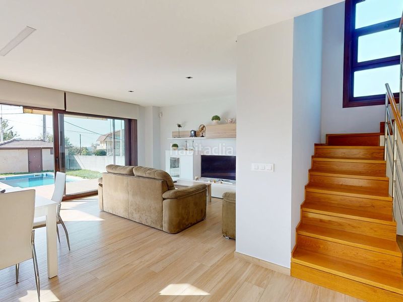 Foto a935a341-1664-45d9-849e-c0db62400148. Casa amb calefacció aparcament piscina a Valadares - Beade Vigo