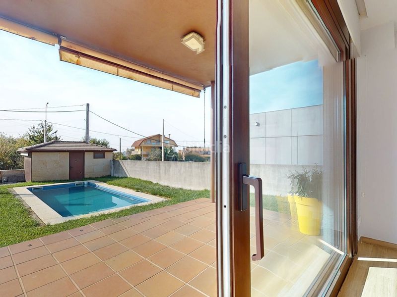 Foto fa7667cc-eede-412b-9772-e3f7ce0d47af. Casa amb calefacció aparcament piscina a Valadares - Beade Vigo