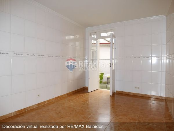 Foto f1c2c7ab-ba32-497a-bb98-2d6029aa80e1. Casa adossada a Lavadores Vigo