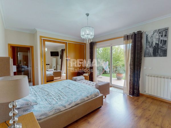 Foto d2397f12-9794-4f88-890f-4f5b97a99721. Casa amb calefacció aparcament piscina a Cañiza (A)