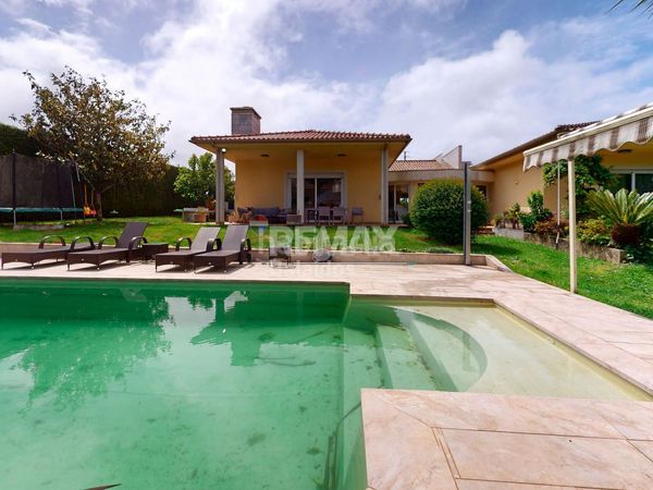 Foto d58b7c98-1cf5-4fbc-8614-e70df77212d3. Casa amb calefacció aparcament piscina a Cañiza (A)