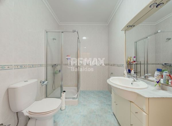 Foto f1e7792b-3dc6-4069-879a-34a39a90147b. Casa amb calefacció aparcament piscina a Cañiza (A)