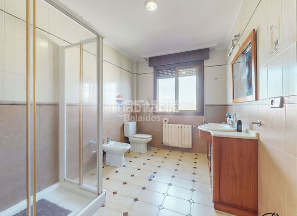 Foto 4e33b448-7806-49d2-bffb-3a39654c7f99. Casa amb calefacció aparcament a Baiona