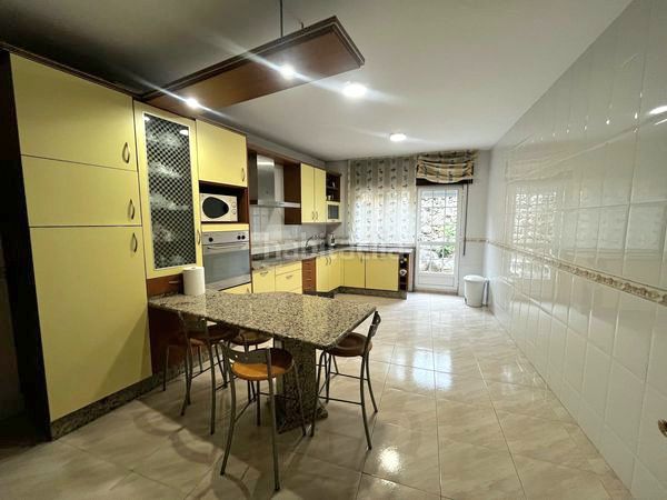 Foto 879ddc78-e91a-494b-9109-51993061b00d. Edificio en Guarda (A)