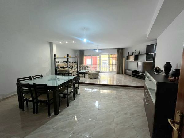 Foto 9342a08c-b38c-44c5-a48b-997ab5ccd8d5. Edifici a Guarda (A)