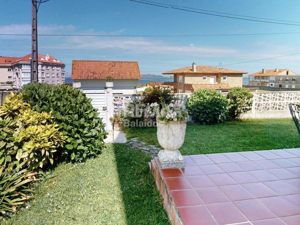Foto ddb42d11-28c6-4e8b-8063-9bab1f6df2ba. Casa amb aparcament a Nigrán centro Nigrán