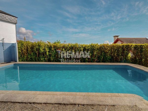Foto 40d2768f-bfb5-4bca-82ec-41d8b069c290. Casa amb calefacció aparcament piscina a Coruxo - Oia - Saiáns Vigo