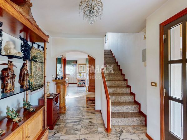 Foto a364f45d-cc4e-4a5a-8091-ed67774c3a88. Casa amb calefacció aparcament piscina a Coruxo - Oia - Saiáns Vigo
