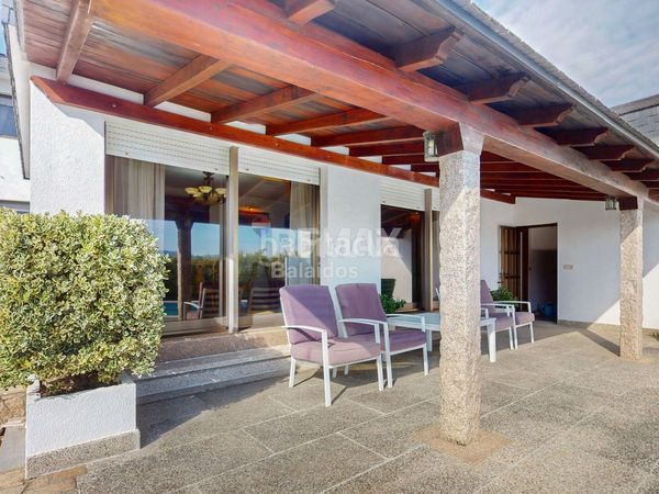 Foto dfa54884-0c3d-4bb7-b81f-17d56befab45. Casa amb calefacció aparcament piscina a Coruxo - Oia - Saiáns Vigo
