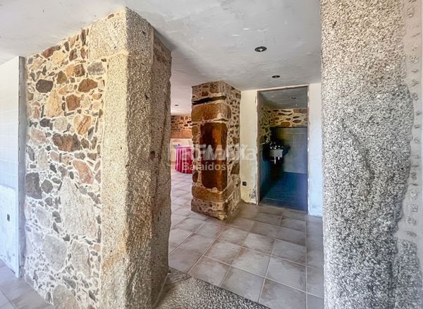 Foto 3c62f61e-428f-46bb-b132-bd6e45c6fa9b. Casa amb aparcament a Rosal (O)